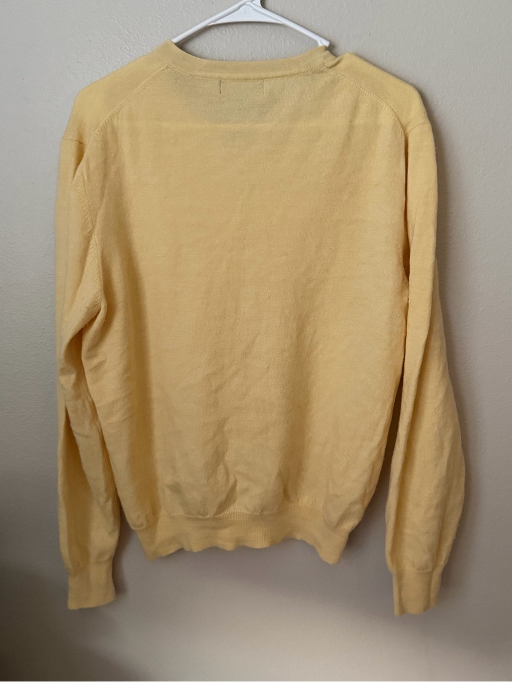 Garrett Scott Fine Merino Wool Men's V-Neck Sweater - Pale Yellow Size L - Picture 4 of 4